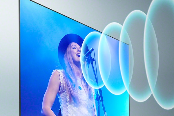 TV en la que se muestra una mujer cantando con ondas de sonido que salen del micrófono en pantalla